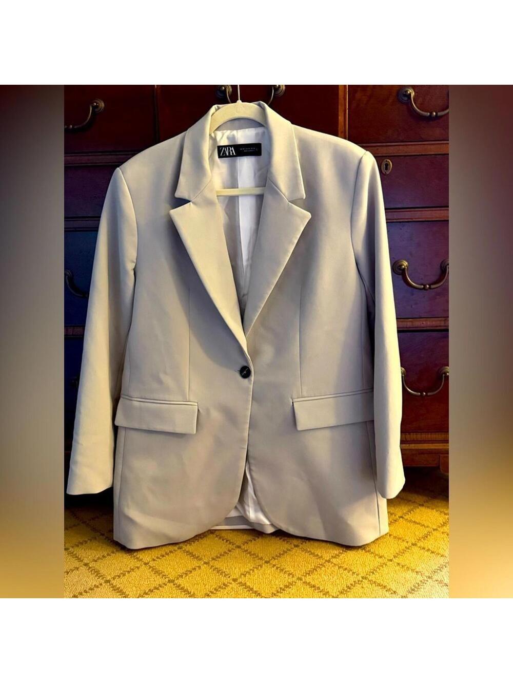 Zara Straight Cut button front Blazer with pockets in Dove Gray   M
